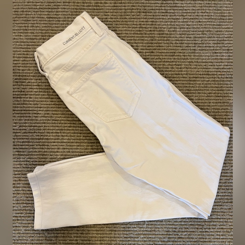 Current Elliot slim leg cropped jeans. Size 24